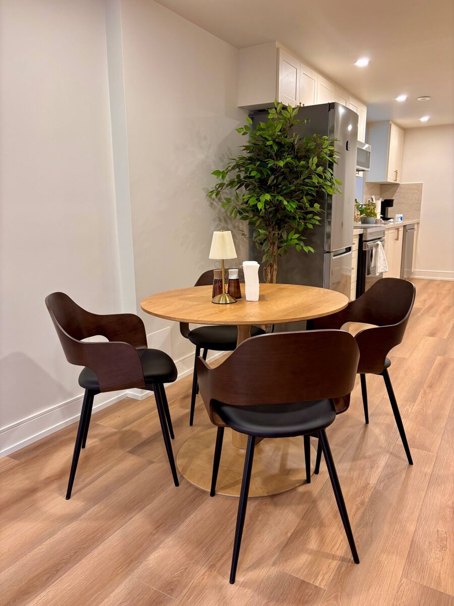 Dining nook of the Modern Guest Suite with round table and four chairs